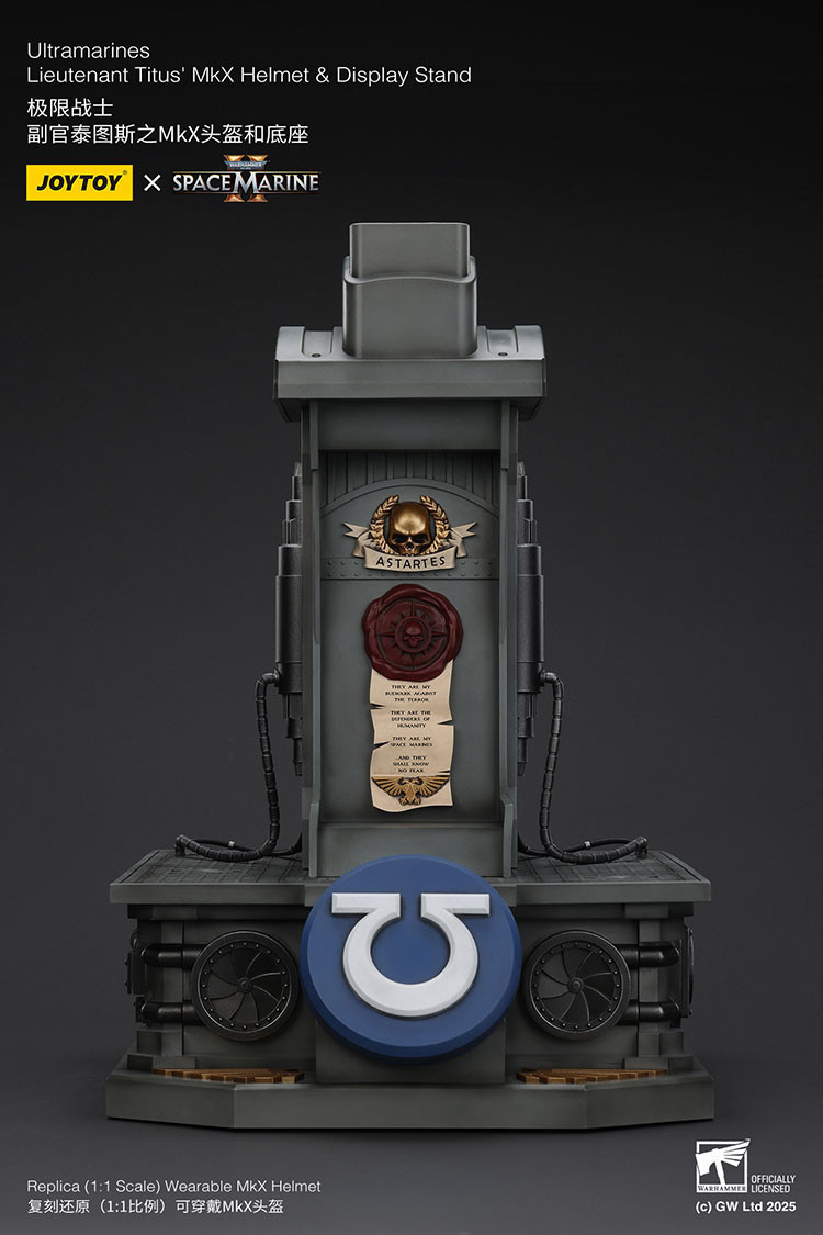 Ultramarines Lieutenant Titus' MKX Helmet & Display Stand - view 17