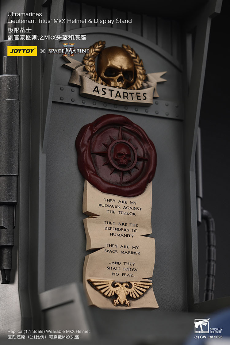 Ultramarines Lieutenant Titus' MKX Helmet & Display Stand - view 21
