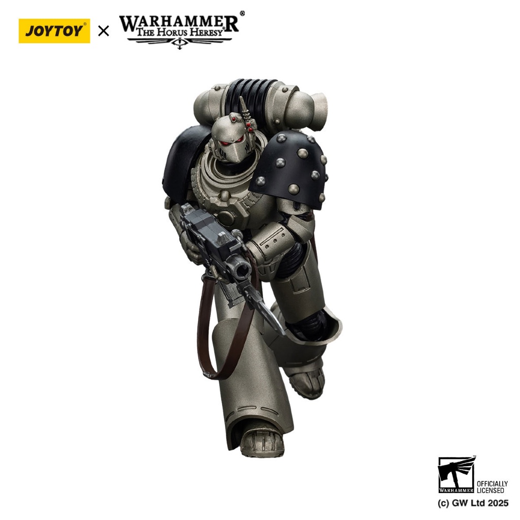 Iron Warriors MKVI Tactical Sergeant with Power Sword and Plasma Pistol - view 7